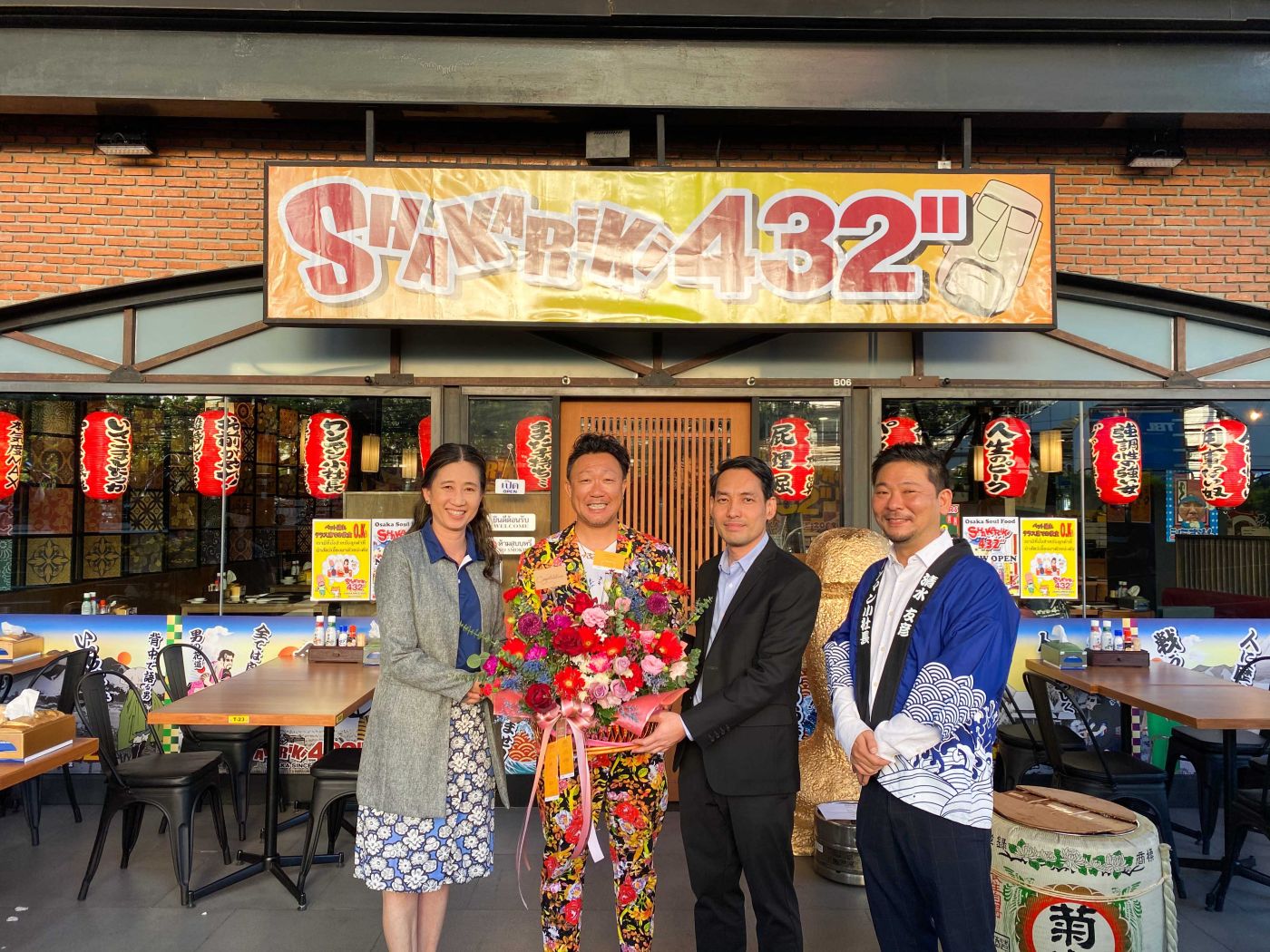 เดอะ สตรีท รัชดา ร่วมแสดงความยินดีในโอกาสเปิดร้าน Shakariki 432