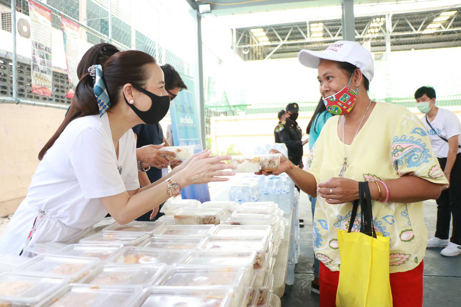 ครัวมาดาม ส่งต่อข้าวกว่า 135,000 กล่อง แทนกำลังใจให้คนไทยสู้ภัยโควิด