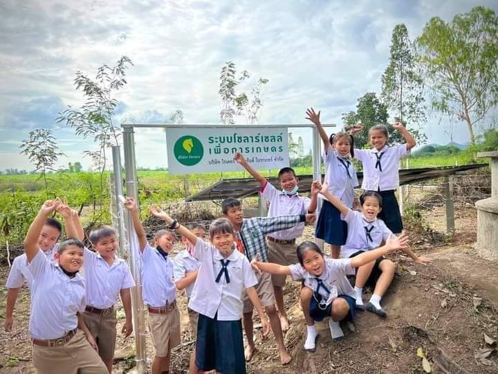 ไรเดอร์ อินชัวรันส์ โบรกเกอร์ สนับสนุนส่งมอบระบบไฟฟ้าโซลาร์เซลล์เพื่อการเกษตรให้กับโรงเรียนบ้านหนองขอน จังหวัดกาญจนบุรี