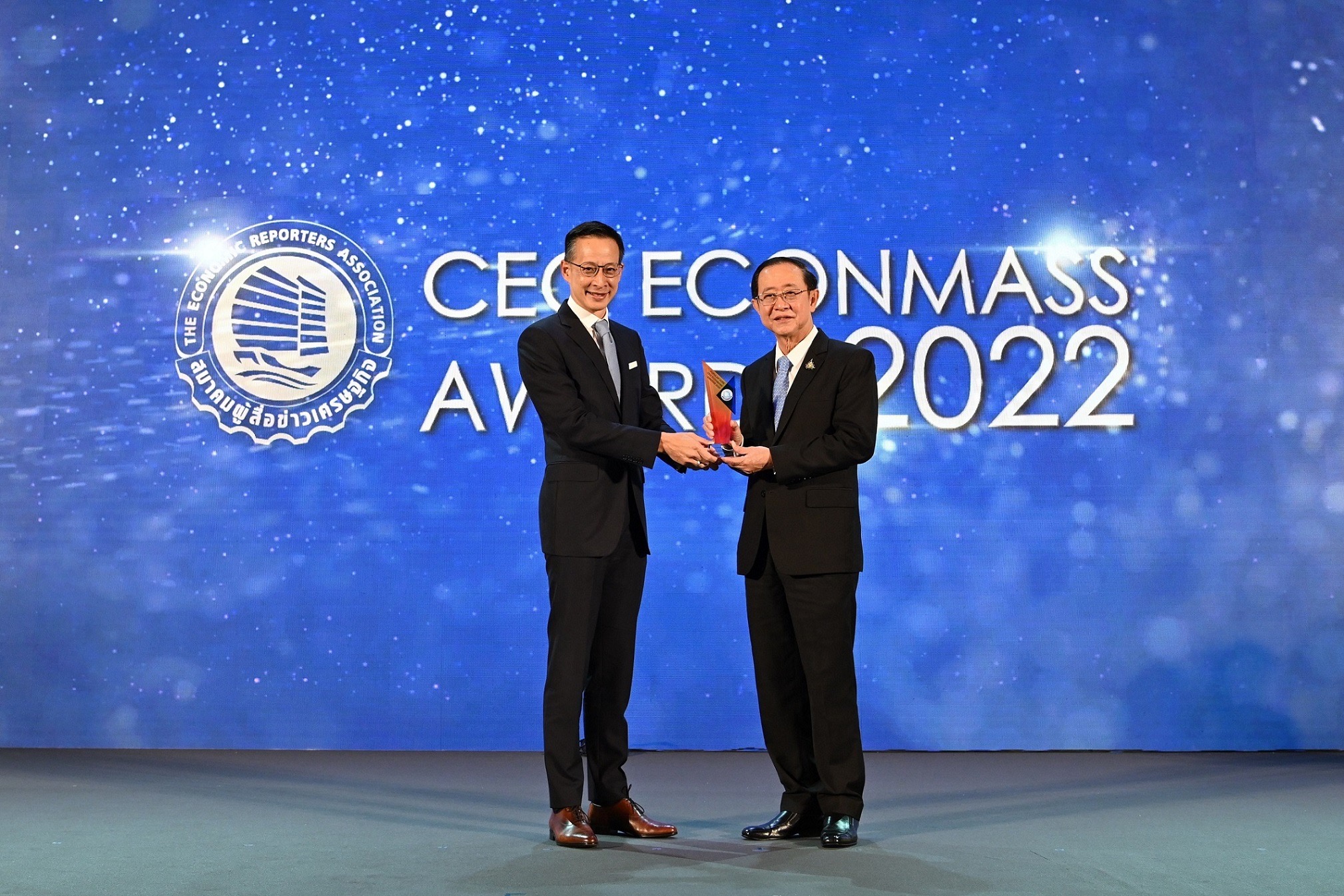 “สาระ ล่ำซำ” คว้ารางวัลเกียรติยศสุดยอดซีอีโอประเภทขวัญใจสื่อมวลชนประจำปี 2565 จากงานประกาศรางวัล CEO Econmass Awards2022
