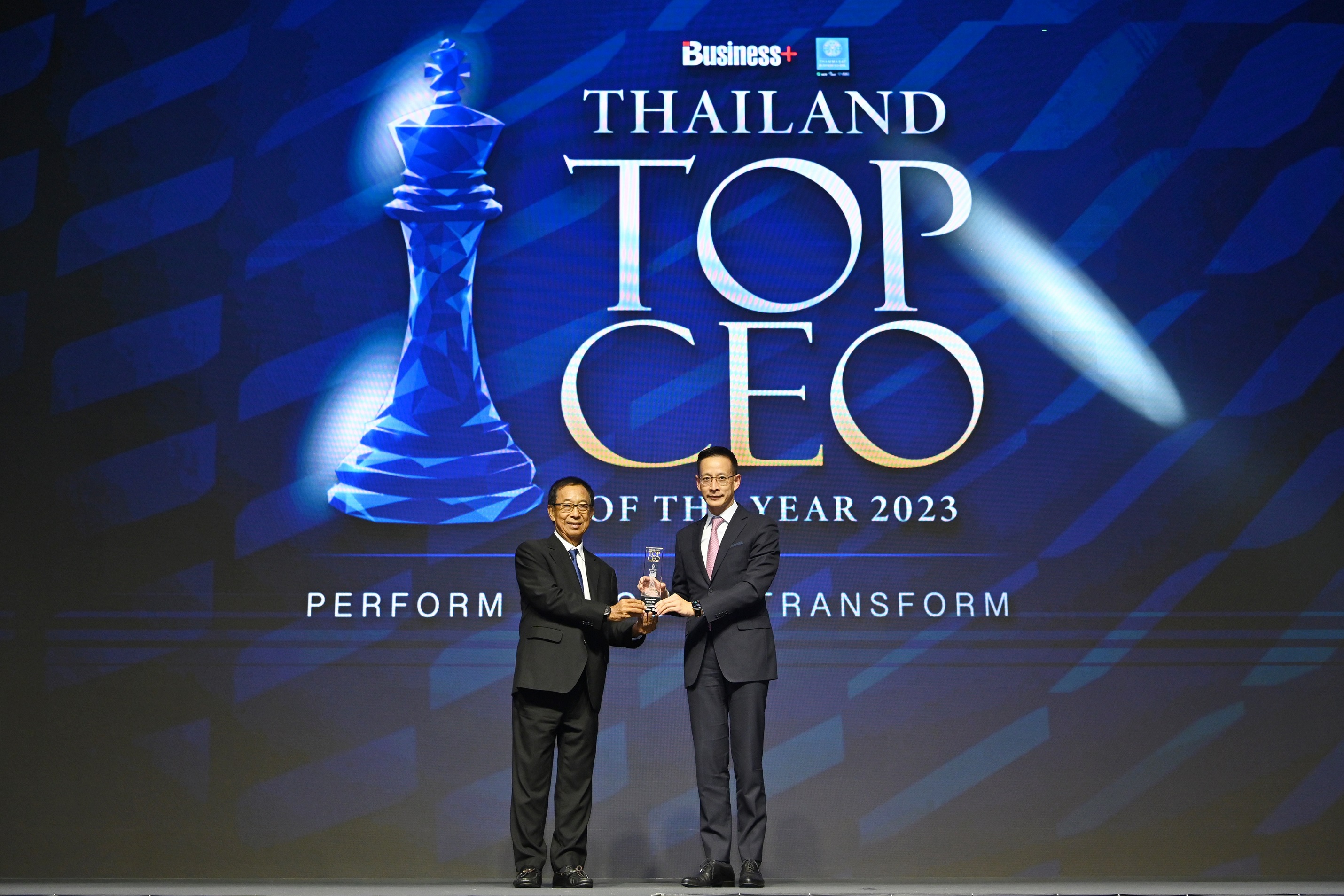 “สาระ ล่ำซำ” รับรางวัลสุดยอดผู้นำองค์กรแห่งปี “THAILAND TOP CEO OF THE YEAR 2023” ประเภท “อุตสาหกรรมประกันชีวิต” ต่อเนื่องเป็นปีที่ 2