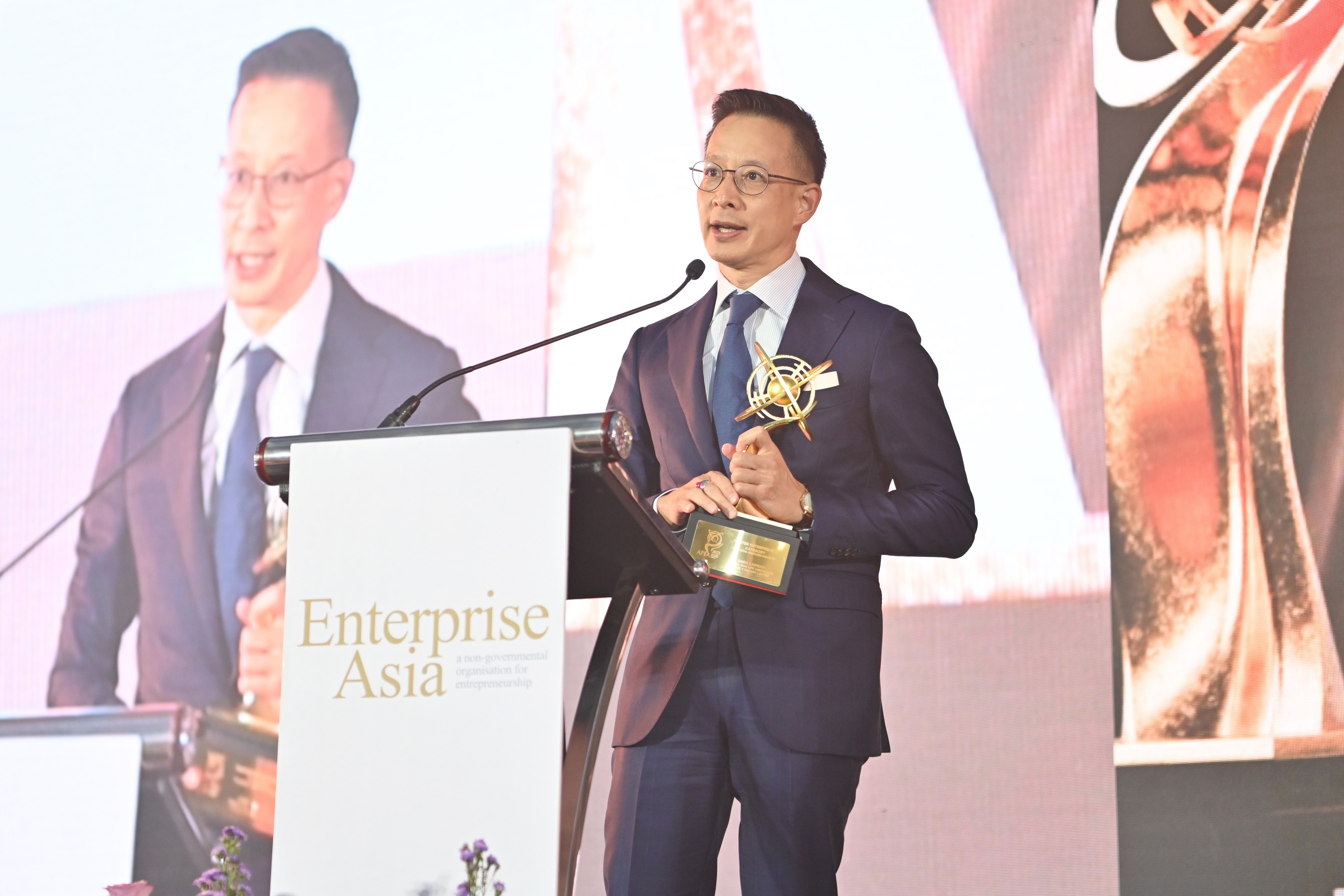 สุดยอดผู้นำองค์กร “สาระ ล่ำซำ” คว้ารางวัล “Master Entrepreneur Award” ต่อเนื่องเป็นปีที่ 3 และเมืองไทยประกันชีวิต รับ 2 รางวัลใหญ่ระดับสากล จากเวที Asia Pacific Enterprise Awards (APEA) 2023