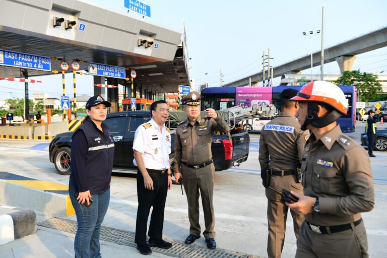 ผู้ว่าการ กทพ. ลงพื้นที่สังเกตุการณ์สภาพการจราจร และเปิดทางเบี่ยงชั่วคราวเข้าด่านฯ ดาวคะนอง พร้อมลงพื้นที่ตรวจสอบสภาพการจราจรด่านฯ สุขสวัสดิ์ ทางพิเศษเฉลิมมหานคร