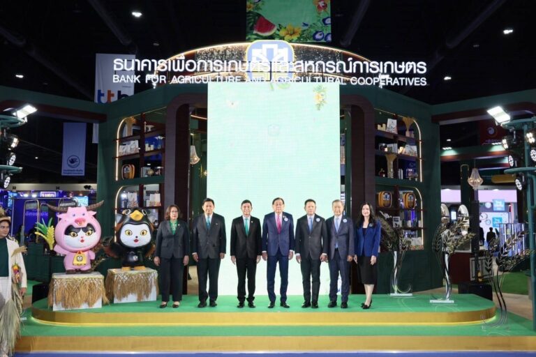 รองนายกและรมว.คลัง เยี่ยมชมบูธ ธ.ก.ส. ในงาน Money Expo กรุงเทพ 2025
